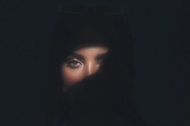 Eyes poetry in urdu